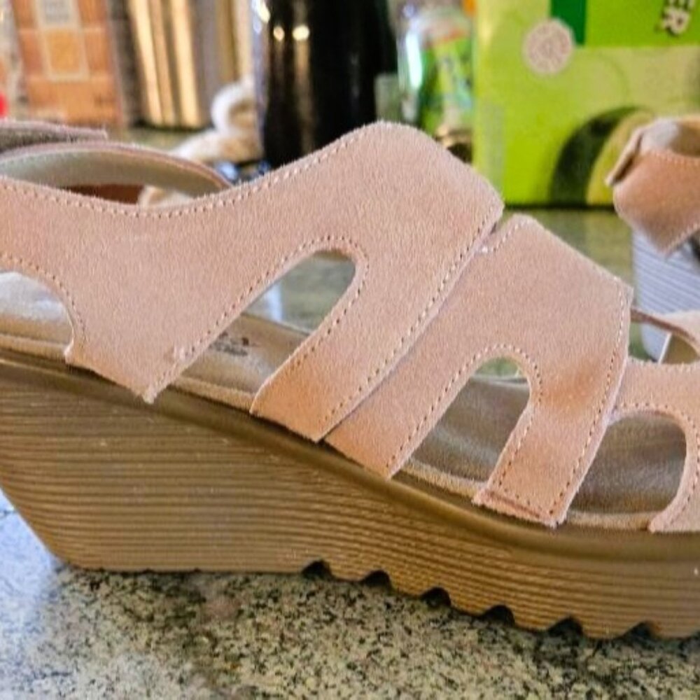 NEW Sketchers suede Memory Foam Sandles